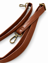 Cargar imagen en el visor de la galería, Handtasche Vintage Collection – Schwarze Kunstledertasche mit Extrariemen | Elegante Schultertasche & Crossbody-Bag