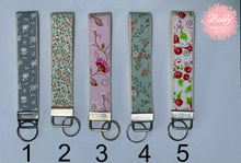 Lade das Bild in den Galerie-Viewer, Schlüsselanhänger aus Stoff, keychain fabrik, Schlüsselband, Geschenk für Sie & Ihn, Geschenkidee, handgemacht, handmade