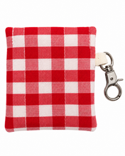 Lade das Bild in den Galerie-Viewer, Handgenähtes Täschchen mit Karabiner | Baumwolle 7 x 9cm | AirPods-Hülle & Mini-Organizer – für Kopfhörer, Tampons, Geld, Einkaufschips