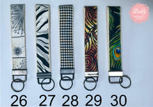 Lade das Bild in den Galerie-Viewer, Schlüsselanhänger aus Stoff, keychain fabrik, Schlüsselband, Geschenk für Sie & Ihn, Geschenkidee, handgemacht, handmade