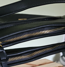 Lade das Bild in den Galerie-Viewer, Half-Moon Schultertasche – Crescent Crossbody mit 2 Reißverschlussfächern & Flechtoptik (26×17×3 cm) – Schwarz – 25 €