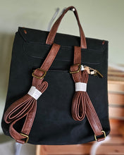 Lade das Bild in den Galerie-Viewer, Flap-Backpack – Rucksack mit Überschlag, Vintage-Look & Reißverschlussfächern | Schwarz/Cognac