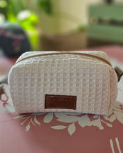 Lade das Bild in den Galerie-Viewer, Kosmetiktasche klein mit Karabiner | Schminktäschchen | Mini-Aufbewahrung 12x7x7 cm | Handgemacht aus Baumwolle (Waffelpiqué) | Geschenkidee