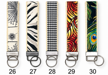 Lade das Bild in den Galerie-Viewer, Schlüsselanhänger aus Stoff, keychain fabrik, Schlüsselband, Geschenk für Sie & Ihn, Geschenkidee, handgemacht, handmade