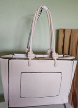 Lade das Bild in den Galerie-Viewer, Elegante Handtasche/Shopper aus Kunstleder mit Knotenhenkeln – Citybag in Schwarz oder Creme | Reißverschluss