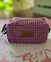 Lade das Bild in den Galerie-Viewer, Kosmetiktasche klein mit Karabiner | Schminktäschchen | Mini-Aufbewahrung 12x7x7 cm | Handgemacht aus Baumwolle (Waffelpiqué) | Geschenkidee
