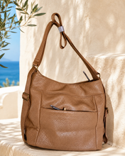 Lade das Bild in den Galerie-Viewer, Umhängetasche & Rucksack in einem – stylische Alltagstasche aus Kunstleder in Camel, Braun oder Schwarz | 2-in-1 Tasche Damen