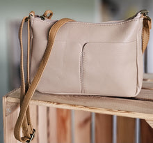 Lade das Bild in den Galerie-Viewer, Satchel / Top-Handle-Handtasche – Kunstleder, Frontfach & Schulterriemen (34×21×12 cm) – Schwarz, Apricot, Salbei – 20 €