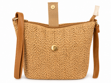 Lade das Bild in den Galerie-Viewer, Geflochtene Umhängetasche in Camel – leichte Sommertasche | 27 × 21 cm (Kopie)