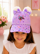 Lade das Bild in den Galerie-Viewer, Lila Mädchen Cap mit Pompons, Schleifen & Glitzersteinen – Märchenhafte Kinder Basecap