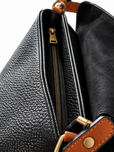 Cargar imagen en el visor de la galería, Handtasche Vintage Collection – Schwarze Kunstledertasche mit Extrariemen | Elegante Schultertasche & Crossbody-Bag
