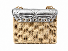 Cargar imagen en el visor de la galería, Elegante Korb-Umhängetasche in Natur & Silber mit Kettenriemen