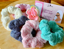 Lade das Bild in den Galerie-Viewer, Paar Frottee-Armbänder/ Wascharmband/ Spa-Armband/ wiederverwendbares Wellness-Accessoire/ Gesichtspflege