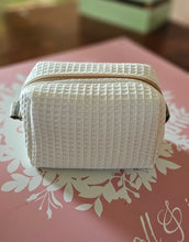 Lade das Bild in den Galerie-Viewer, Kosmetiktasche Waffelpique | Kulturbeutel Handarbeit | Schminktasche mit Baumwollfutter & Volumenvlies (18×11×10 cm)