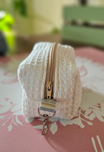 Lade das Bild in den Galerie-Viewer, Kosmetiktasche klein mit Karabiner | Schminktäschchen | Mini-Aufbewahrung 12x7x7 cm | Handgemacht aus Baumwolle (Waffelpiqué) | Geschenkidee