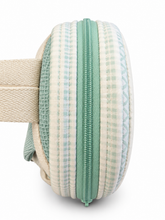 Cargar imagen en el visor de la galería, Handgemachter Kinderrucksack mit Katzenmotiv – Mintgrün