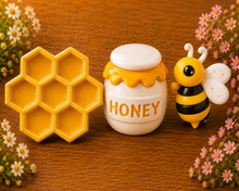 Lade das Bild in den Galerie-Viewer, Gipsfiguren Bastelset Bienenwelt - La colmena | Als fertiges 3er-Set | Auf Wunsch personalisierbar