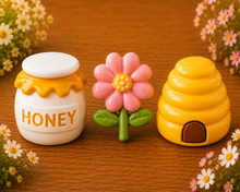 Lade das Bild in den Galerie-Viewer, Gipsfiguren Bastelset Bienenwelt - La colmena | Als fertiges 3er-Set | Auf Wunsch personalisierbar