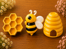 Lade das Bild in den Galerie-Viewer, Gipsfiguren Bastelset Bienenwelt - La colmena | Als fertiges 3er-Set | Auf Wunsch personalisierbar
