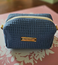 Lade das Bild in den Galerie-Viewer, Kosmetiktasche Waffelpique | Kulturbeutel Handarbeit | Schminktasche mit Baumwollfutter & Volumenvlies (18×11×10 cm)