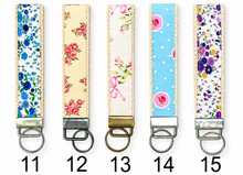 Lade das Bild in den Galerie-Viewer, Schlüsselanhänger aus Stoff, keychain fabrik, Schlüsselband, Geschenk für Sie & Ihn, Geschenkidee, handgemacht, handmade