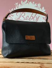 Lade das Bild in den Galerie-Viewer, Handtasche Vintage Collection – Schwarze Kunstledertasche mit Extrariemen | Elegante Schultertasche & Crossbody-Bag