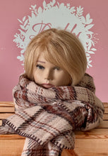 Lade das Bild in den Galerie-Viewer, Karierter Schal in Beige & Braun | Weicher Schal aus Viskose mit Zierstich | ca. 190 × 65 cm