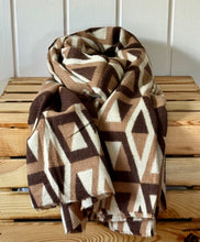 Lade das Bild in den Galerie-Viewer, Schal mit geometrischem Muster in Braun & Beige | Weiches Tuch aus Viskose | ca. 180 × 84 cm