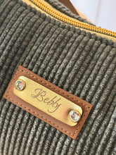 Lade das Bild in den Galerie-Viewer, Handgemachte Mondtasche aus Cord mit Kunstlederriemen | Schultertasche mit Reißverschluss & Baumwollfutter