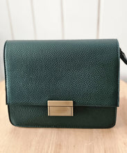 Lade das Bild in den Galerie-Viewer, Elegante Crossbody-Tasche aus Kunstleder – kompakt & stylisch – in Cognac oder Petrol – 16×20×9 cm