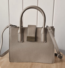 Lade das Bild in den Galerie-Viewer, Elegante Handtasche – Taupe & Petrol – strukturiertes Kunstleder, modern & vielseitig