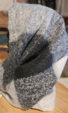 Lade das Bild in den Galerie-Viewer, Kuschelschal grau meliert – 195 x 55 cm, extra weich, 100% Polyester