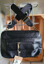 Lade das Bild in den Galerie-Viewer, Umhängetasche aus Kunstleder mit und Nieten | Tasche mit Zipperfach & verstellbarem Gurt | Schwarz oder Braun