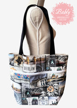 Lade das Bild in den Galerie-Viewer, Tragetasche, Shopper XXL Berlin-Motiv mit integrierter herausnehmbarer Kosmetiktasche