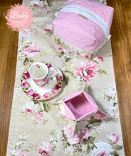 Lade das Bild in den Galerie-Viewer, Tischläufer Rosenmuster