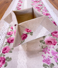 Lade das Bild in den Galerie-Viewer, Tischläufer Rosenmuster