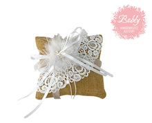 Lade das Bild in den Galerie-Viewer, Ringkissen aus Jute und Spitze