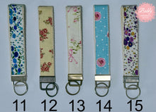Lade das Bild in den Galerie-Viewer, Schlüsselanhänger aus Stoff, keychain fabrik, Schlüsselband, Geschenk für Sie &amp; Ihn, Geschenkidee, handgemacht, handmade
