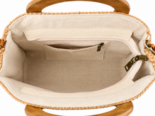 Lade das Bild in den Galerie-Viewer, Sommertasche Naturbraun – geflochtene Handtasche mit Holzgriffen &amp; Schultergurt
