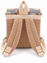 Cargar imagen en el visor de la galería, Handgemachter Kinderrucksack mit Tiermotiven aus Waffelpique – Beige &amp; Grau
