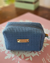 Lade das Bild in den Galerie-Viewer, Kosmetiktasche Waffelpique | Kulturbeutel Handarbeit | Schminktasche mit Baumwollfutter &amp; Volumenvlies (18×11×10 cm)
