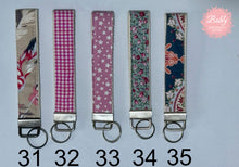 Lade das Bild in den Galerie-Viewer, Schlüsselanhänger aus Stoff, keychain fabrik, Schlüsselband, Geschenk für Sie &amp; Ihn, Geschenkidee, handgemacht, handmade
