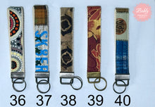 Lade das Bild in den Galerie-Viewer, Schlüsselanhänger aus Stoff, keychain fabrik, Schlüsselband, Geschenk für Sie &amp; Ihn, Geschenkidee, handgemacht, handmade
