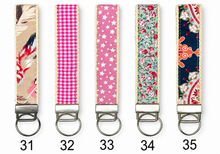 Lade das Bild in den Galerie-Viewer, Schlüsselanhänger aus Stoff, keychain fabrik, Schlüsselband, Geschenk für Sie &amp; Ihn, Geschenkidee, handgemacht, handmade
