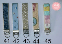 Lade das Bild in den Galerie-Viewer, Schlüsselanhänger aus Stoff, keychain fabrik, Schlüsselband, Geschenk für Sie &amp; Ihn, Geschenkidee, handgemacht, handmade
