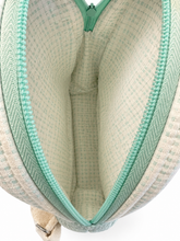 Cargar imagen en el visor de la galería, Handgemachter Kinderrucksack mit Katzenmotiv – Mintgrün
