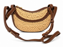 Lade das Bild in den Galerie-Viewer, Sommertasche Beige &amp; Dunkelbraun – geflochtene Umhängetasche in Halbmondform
