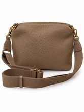 Lade das Bild in den Galerie-Viewer, Große Shopper-Tasche mit Innentasche &amp; Mini-Täschchen – Camel
