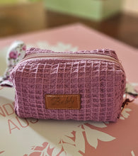 Lade das Bild in den Galerie-Viewer, Kosmetiktasche klein mit Karabiner | Schminktäschchen | Mini-Aufbewahrung 12x7x7 cm | Handgemacht aus Baumwolle (Waffelpiqué) | Geschenkidee
