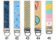 Lade das Bild in den Galerie-Viewer, Schlüsselanhänger aus Stoff, keychain fabrik, Schlüsselband, Geschenk für Sie &amp; Ihn, Geschenkidee, handgemacht, handmade
